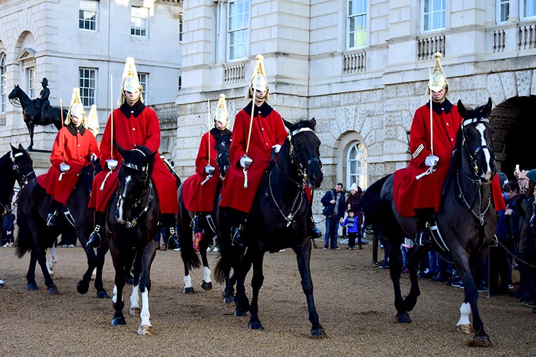 חופשת חורף משולבת בשני יעדים - משמר המלכה בלונדון