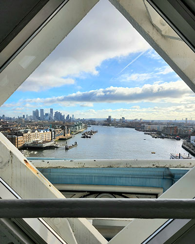 חלון לנוף מגשר המצודה, לונדון