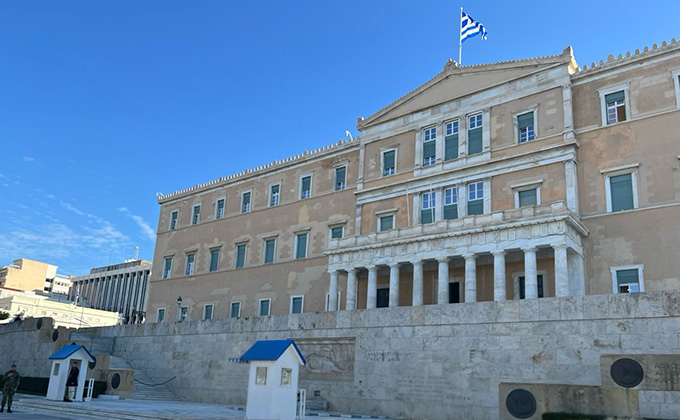 אתונה בחורף - בנין הפרלמנט היווני