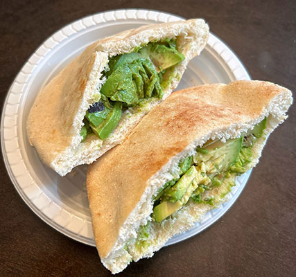 אבוקדו בפיתה